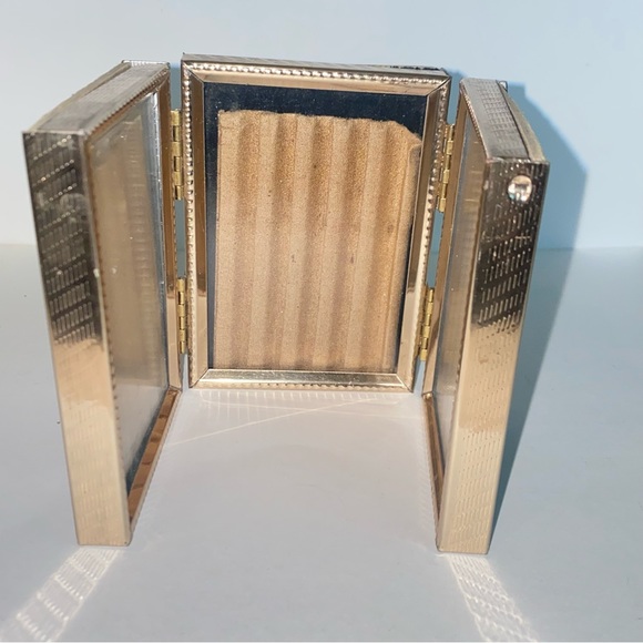 Vintage Tri Fold Hinged Gold Tone Freestanding Picture Frame Three 3x2 Photos - Picture 6 of 10